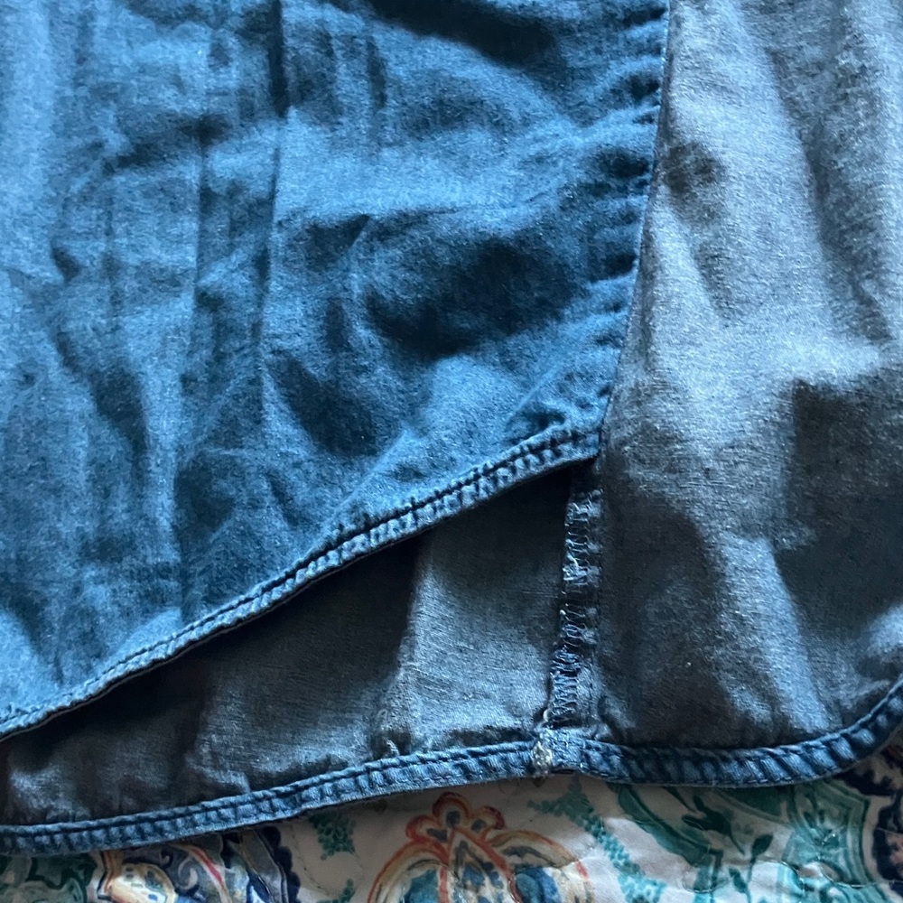 Newly added🌟 Derek Heart Light Blue Denim jumper - Picture 9 of 9